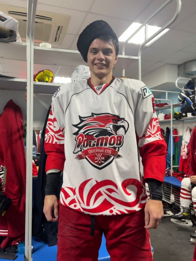 Круглов в шляпе 26092022текст.jpg